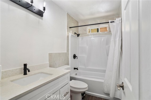 1003 W Myrtle Street, Santa Ana CA: https://media.crmls.org/medias/8c009c25-d65c-4110-8189-23751de2b246.jpg