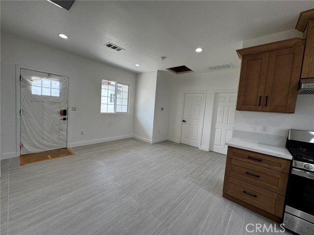 257 E Marker, Long Beach CA: https://media.crmls.org/medias/8c01ad4f-de5c-4c72-a805-10909f95b8d4.jpg