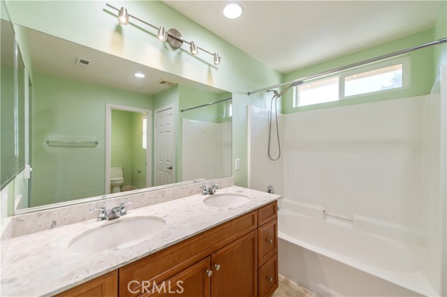 7271 Enclave Drive, Eastvale CA: https://media.crmls.org/medias/8c02a1e9-7d2c-4379-9ee6-f5456537ed8c.jpg