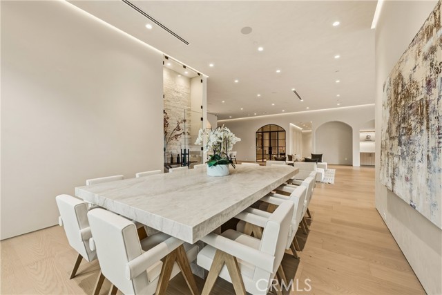 Detail Gallery Image 22 of 54 For 22924 Erwin St, Woodland Hills,  CA 91367 - 11 Beds | 9/2 Baths