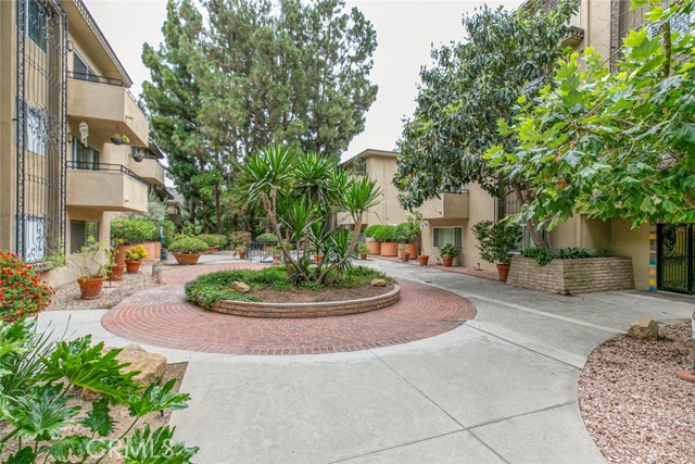6700 Hillpark Drive, Los Angeles CA: https://media.crmls.org/medias/8c02ee40-74c2-41c5-a698-81e8bcef4f9a.jpg