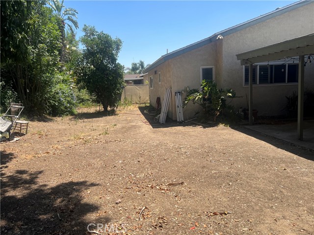 946 W Woodcrest Street, Bloomington CA: https://media.crmls.org/medias/8c03b9eb-e1fb-4eeb-ba39-8e71ff909848.jpg