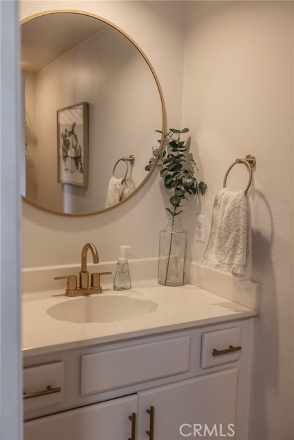 Detail Gallery Image 12 of 29 For 28724 Magnolia Way, Saugus,  CA 91390 - 3 Beds | 2/1 Baths