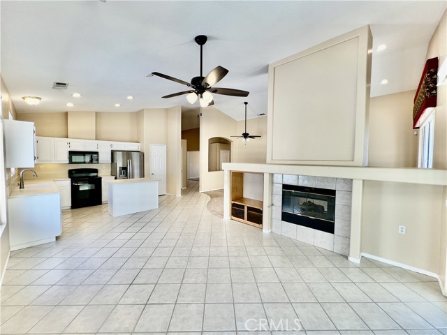 26933 Circus Drive, Menifee CA: https://media.crmls.org/medias/8c04afec-eb77-4c3e-b9d1-559b509227f9.jpg