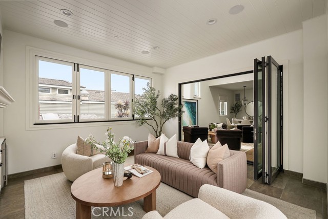 412 1/2 Goldenrod Avenue, Corona del Mar CA: https://media.crmls.org/medias/8c050471-93b7-45eb-8ad2-2de84c201f9a.jpg