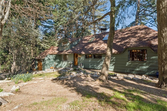 Detail Gallery Image 4 of 69 For 840 Coyote Walk, Lake Arrowhead,  CA 92352 - 4 Beds | 3 Baths