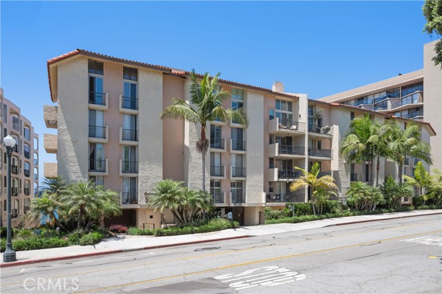 555 Esplanade, Redondo Beach, California 90277, 2 Bedrooms Bedrooms, ,2 BathroomsBathrooms,Residential,For Sale,Esplanade,SB25176397