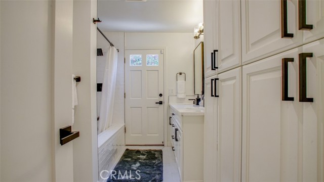 Detail Gallery Image 40 of 57 For 22914 Gershwin Dr, Woodland Hills,  CA 91364 - 5 Beds | 4/1 Baths