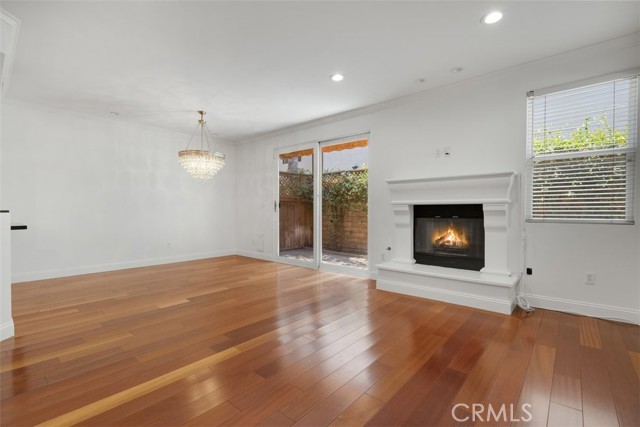 Detail Gallery Image 3 of 18 For 14526 Weddington St #103,  Sherman Oaks,  CA 91411 - 3 Beds | 3 Baths