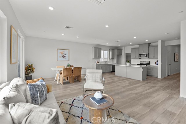 9665 Larimar Court, Riverside CA: https://media.crmls.org/medias/8c0762db-fb10-4c44-9585-e4cddb3bb6a1.jpg