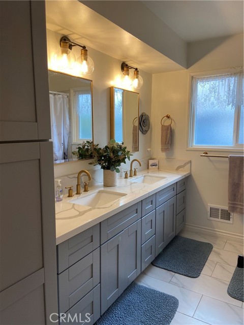 1429 W Beverly Drive, Anaheim CA: https://media.crmls.org/medias/8c077630-dbb4-4f31-98d7-03fc4dbc3570.jpg