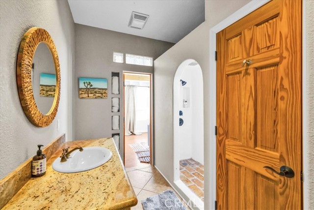 7423 Juniper Road, Joshua Tree CA: https://media.crmls.org/medias/8c07d04c-53db-4991-8473-2bf2667f40d7.jpg