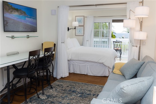 Detail Gallery Image 2 of 19 For 464 Bent St #C,  Laguna Beach,  CA 92651 - 1 Beds | 1 Baths