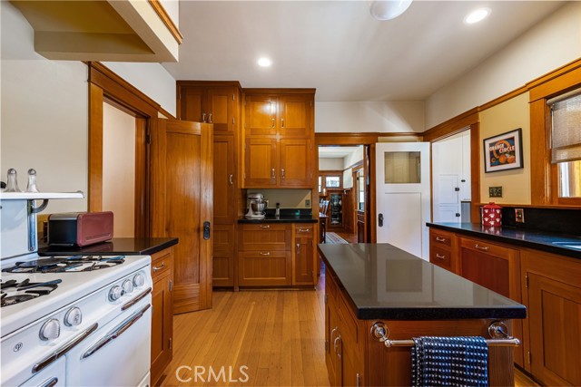 Detail Gallery Image 14 of 39 For 155 N Cleveland St, Orange,  CA 92866 - 4 Beds | 2 Baths