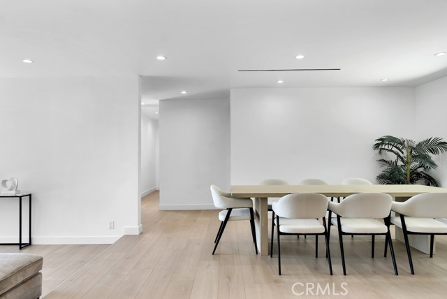 17072 Oak View Drive, Encino CA: https://media.crmls.org/medias/8c0a279a-2e20-4eb6-8f57-3e0cdad1e801.jpg