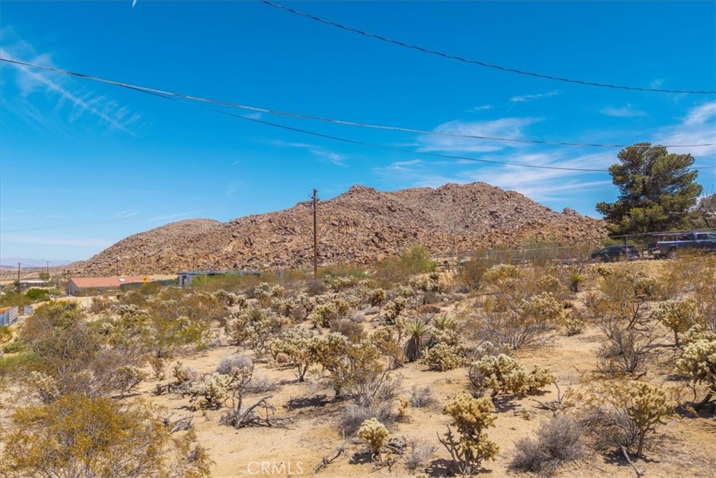 https://media.crmls.org/medias/8c0aa921-aa57-49fe-96d8-56ca6acd6dbf.jpg?preset=X-Large