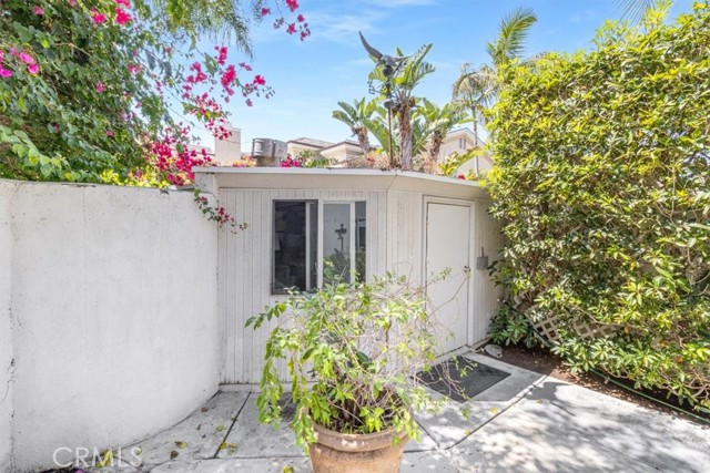 Detail Gallery Image 32 of 42 For 17182 Hillside Cir, Huntington Beach,  CA 92649 - 5 Beds | 4/1 Baths