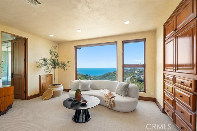 2516 Temple Hills Drive, Laguna Beach CA: https://media.crmls.org/medias/8c0ae60b-9bbb-492a-9972-5298c4c4101e.jpg