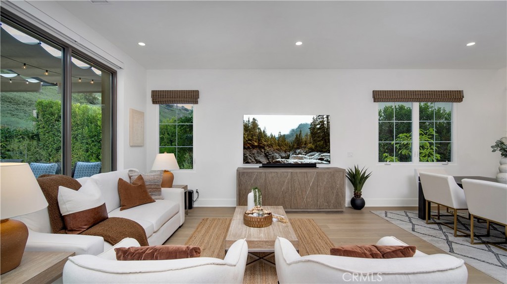 MLS #OC25256306 image #9