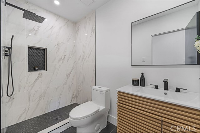 Detail Gallery Image 20 of 39 For 7826 S Harvard Bld, Los Angeles,  CA 90047 - 3 Beds | 2 Baths