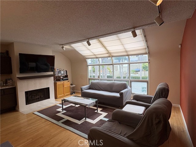 Detail Gallery Image 5 of 21 For 3381 Bandit Cir, Huntington Beach,  CA 92649 - 3 Beds | 3 Baths