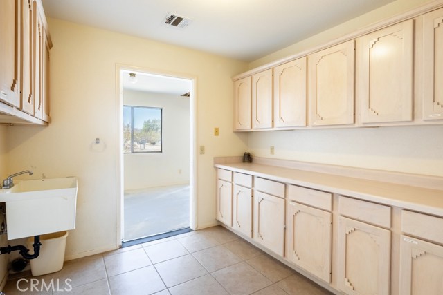 Detail Gallery Image 24 of 75 For 6425 Indian Cove Rd, Twentynine Palms,  CA 92277 - 4 Beds | 3 Baths