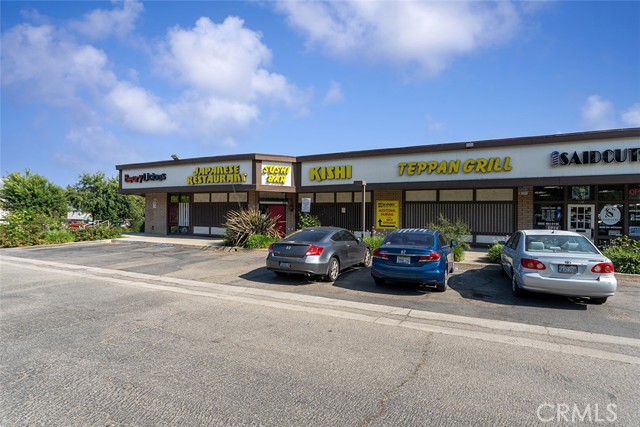 320 W Foothill Blvd, Upland CA: https://media.crmls.org/medias/8c0c3ffa-9b67-475d-9414-38e89238be2a.jpg