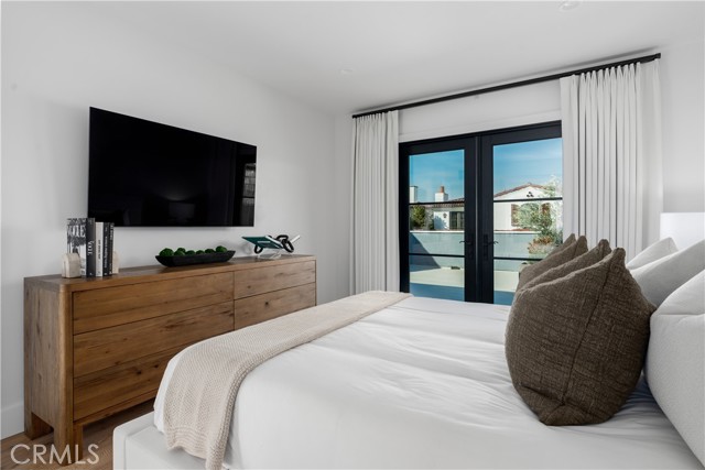 Detail Gallery Image 17 of 20 For 107 via Koron, Newport Beach,  CA 92663 - 4 Beds | 2/1 Baths