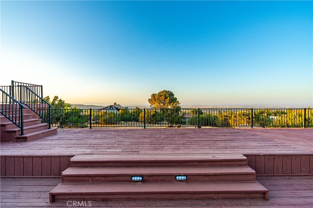 https://media.crmls.org/medias/8c0c52a0-c06f-46ed-9bc1-42f86ca1c1a7.jpg?preset=X-Large