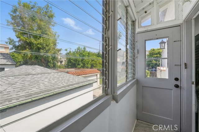 1327 S Burnside Avenue, Los Angeles CA: https://media.crmls.org/medias/8c0cac58-01bf-4259-88f6-92299aa35434.jpg