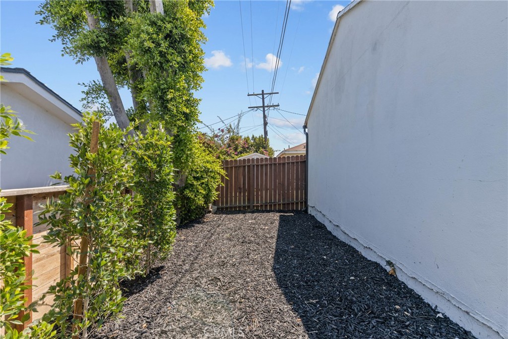 MLS #OC25080580 img 24