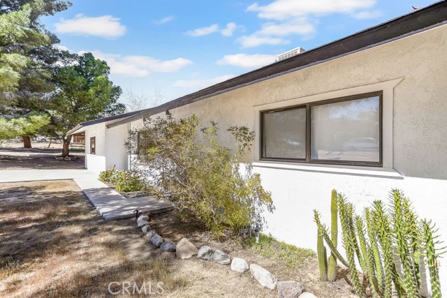 Detail Gallery Image 3 of 39 For 61680 Valley View Dr, Joshua Tree,  CA 92252 - 3 Beds | 2 Baths