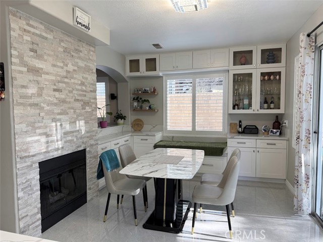 Detail Gallery Image 8 of 25 For 19718 May Way, Canyon Country,  CA 91351 - 4 Beds | 3 Baths