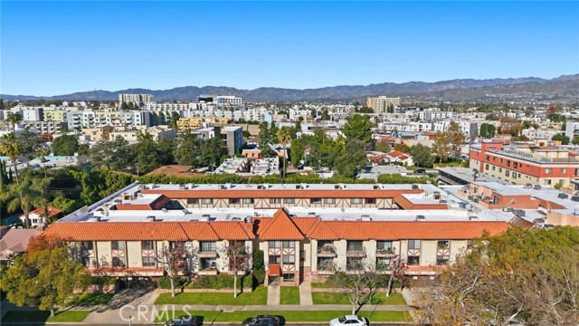 Detail Gallery Image 2 of 58 For 11127 La Maida #9,  North Hollywood,  CA 91601 - 3 Beds | 2/1 Baths