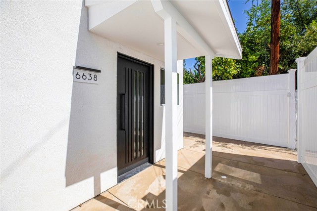 6638 Lindley Avenue, Reseda CA: https://media.crmls.org/medias/8c0e614f-aec5-4813-af99-9f6f6931abdf.jpg