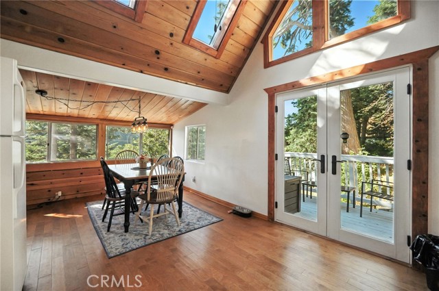 782 Virginia Court, Lake Arrowhead CA: https://media.crmls.org/medias/8c0f108a-8107-46a0-9ed4-b70e61b1243b.jpg