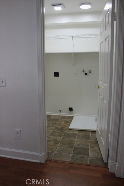 563 E City Court, Anaheim CA: https://media.crmls.org/medias/8c0f2a0d-ced6-488b-b5e3-9bc46ba40896.jpg
