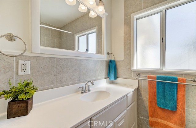 Detail Gallery Image 12 of 31 For 4214 Carfax Ave, Lakewood,  CA 90713 - 4 Beds | 2 Baths