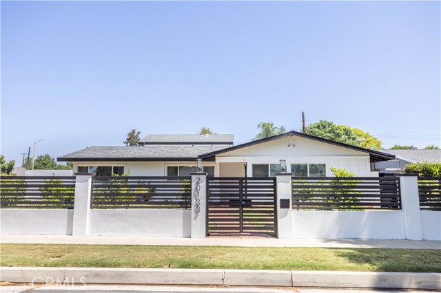 Detail Gallery Image 2 of 53 For 20133 Superior St, Chatsworth,  CA 91311 - 4 Beds | 3 Baths