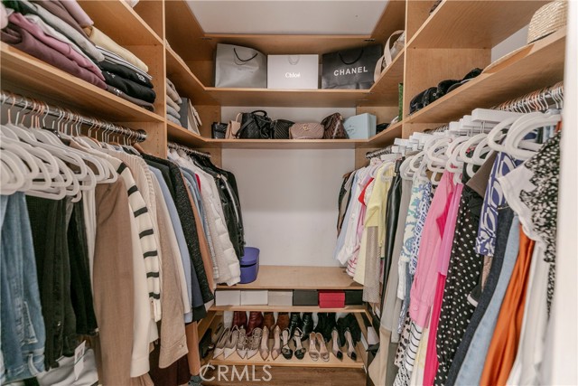 10670 Deering Avenue, Chatsworth CA: https://media.crmls.org/medias/8c115b60-1b5e-434f-a191-6bbdd7eb5809.jpg