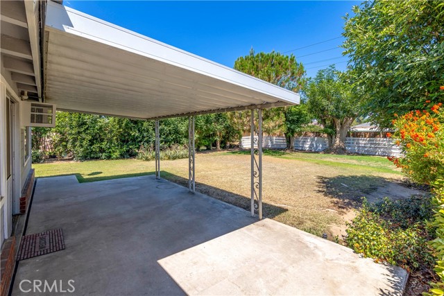 7859 Sycamore Avenue, Riverside CA: https://media.crmls.org/medias/8c116897-5cfd-4f51-bfb4-368cc17ada13.jpg