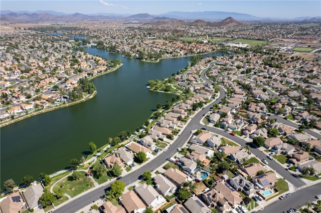 30421 Teal Brook Drive, Menifee CA: https://media.crmls.org/medias/8c121971-70ce-4e1d-b7dc-667301d184a3.jpg