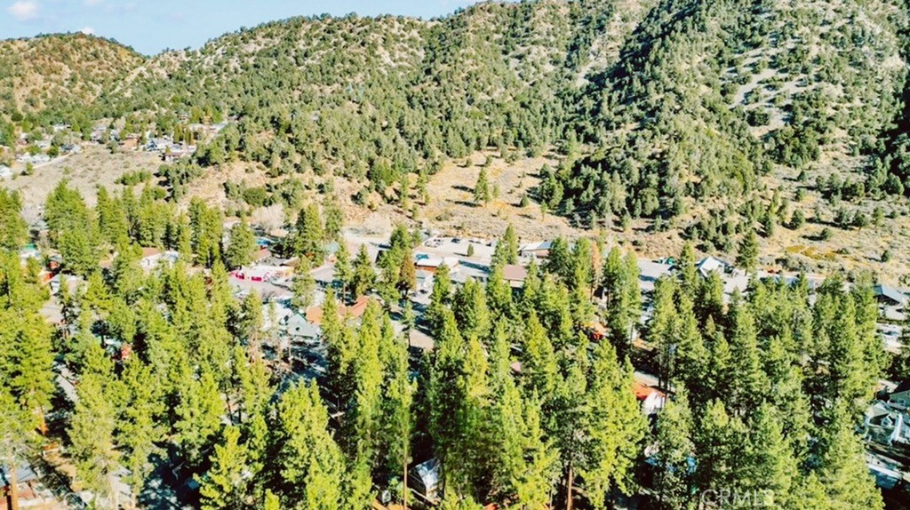 https://media.crmls.org/medias/8c1242d5-cc6e-4381-8a1a-77c8d6988119.jpg?preset=X-Large