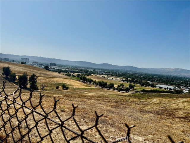 20537 Aetna Street, Woodland Hills CA: https://media.crmls.org/medias/8c1278d4-a80d-46a8-9f2a-58d9be783de7.jpg