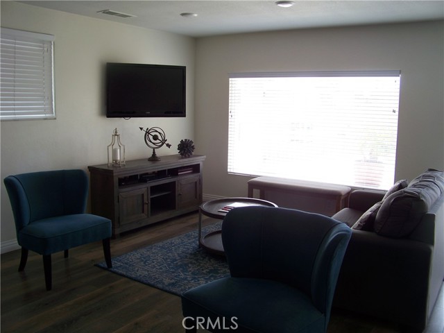 655 Main, San Jacinto CA: https://media.crmls.org/medias/8c137ae6-345b-4e13-9538-7723d0cf65dc.jpg