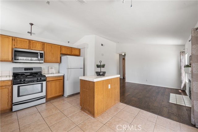 Detail Gallery Image 20 of 45 For 3742 Hickory Ct, Rosamond,  CA 93560 - 3 Beds | 2 Baths