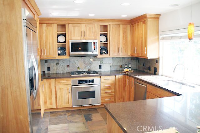 Detail Gallery Image 18 of 19 For 19381 Maidstone Ln, Huntington Beach,  CA 92648 - 2 Beds | 2/1 Baths