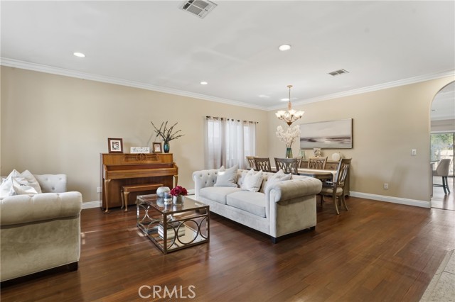 Detail Gallery Image 7 of 39 For 22711 Collins St, Woodland Hills,  CA 91367 - 4 Beds | 3/1 Baths