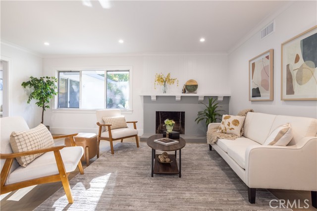 10133 Whitaker Avenue, Granada Hills CA: https://media.crmls.org/medias/8c15f06e-e9a2-495d-80c2-92a4b09324aa.jpg