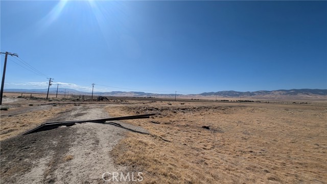 275 W Avenue B, Lancaster CA: https://media.crmls.org/medias/8c1601b3-1424-4a29-b04d-a6f35bbbb60e.jpg